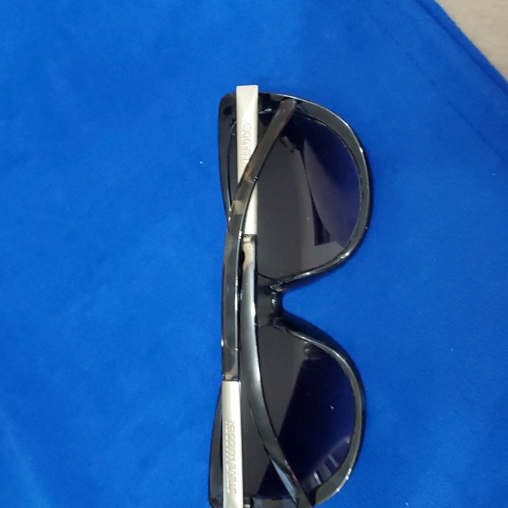 Glasses - Picture 5 of 5